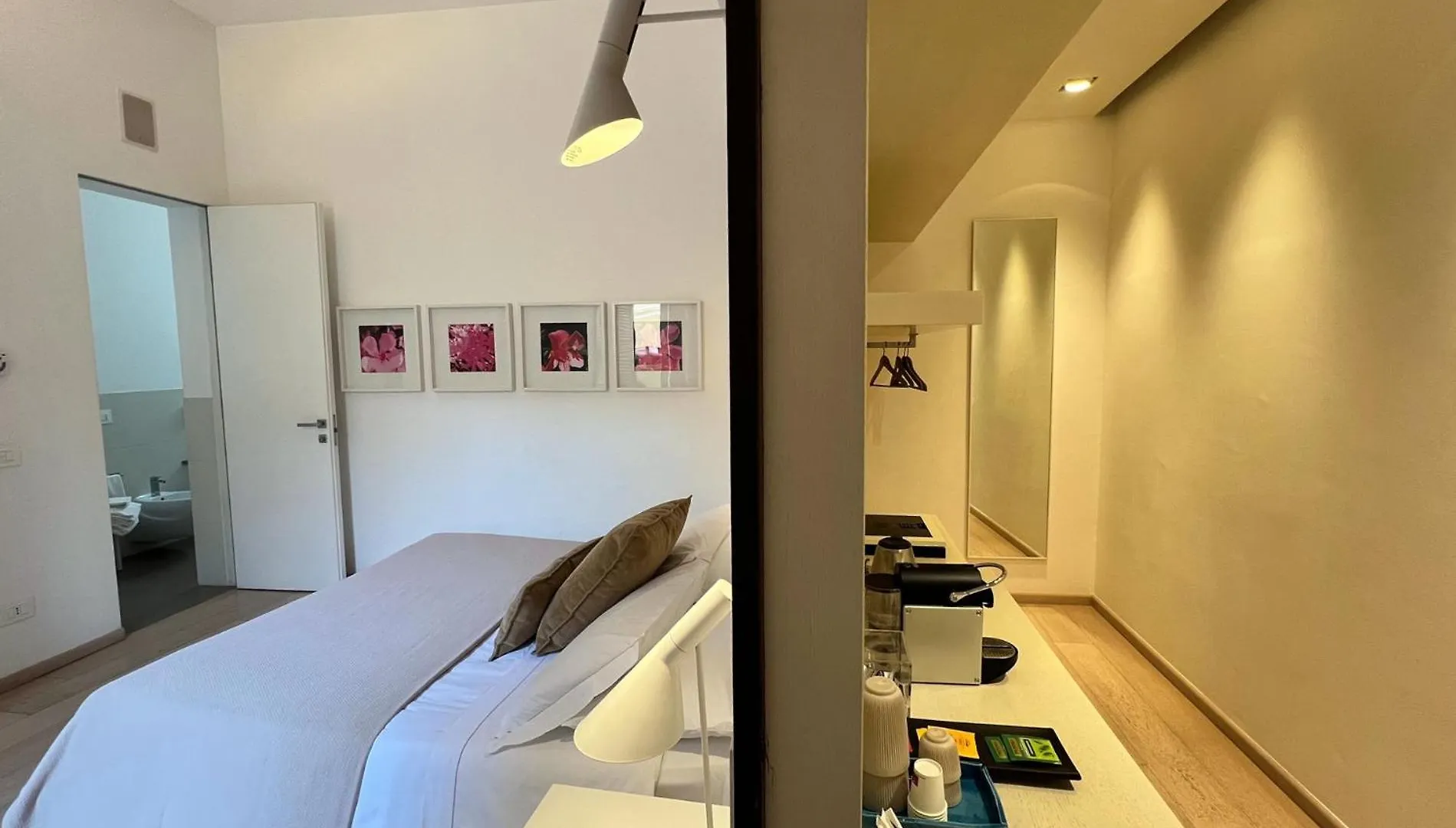 Santacroce Luxury Rooms Lecce 4*,