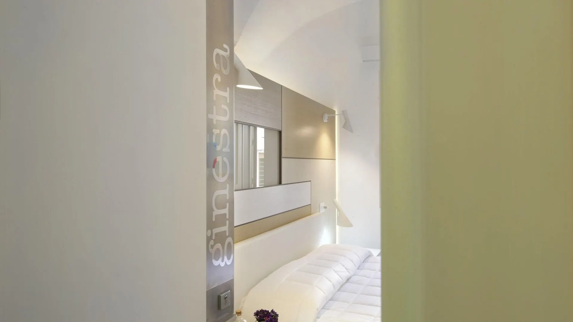 Santacroce Luxury Rooms Lecce 4*,