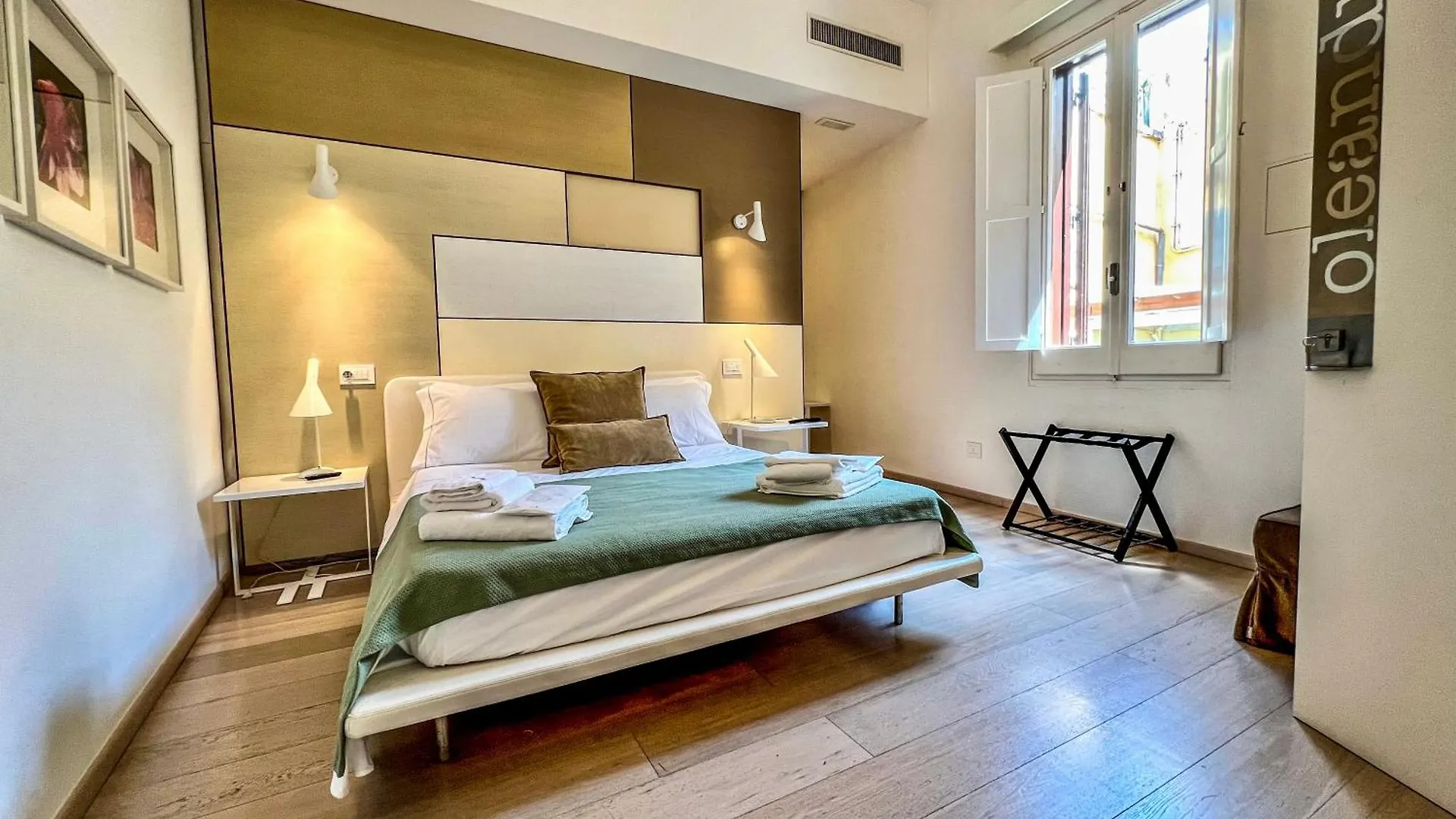 Santacroce Luxury Rooms Lecce 4*,