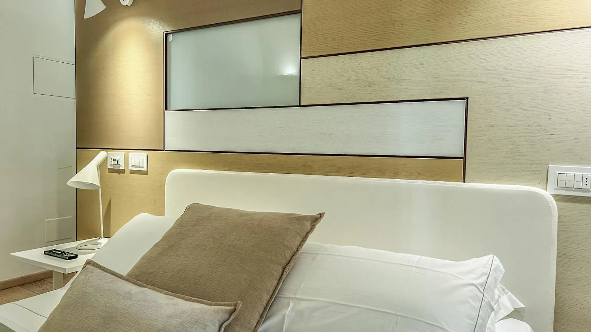 Santacroce Luxury Rooms location